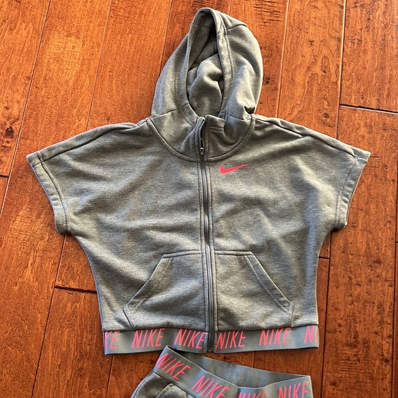 Girls Nike Dri-fit - Picture 2 of 7